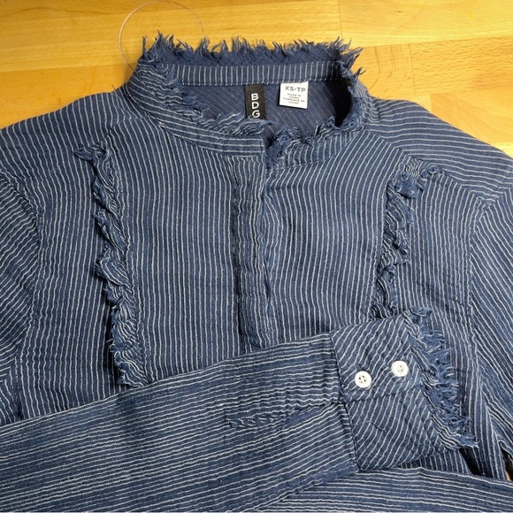 BDG Urban Outfitters Women’s Ruffle Front Button Down Gauze Top Size XS - Picture 7 of 10